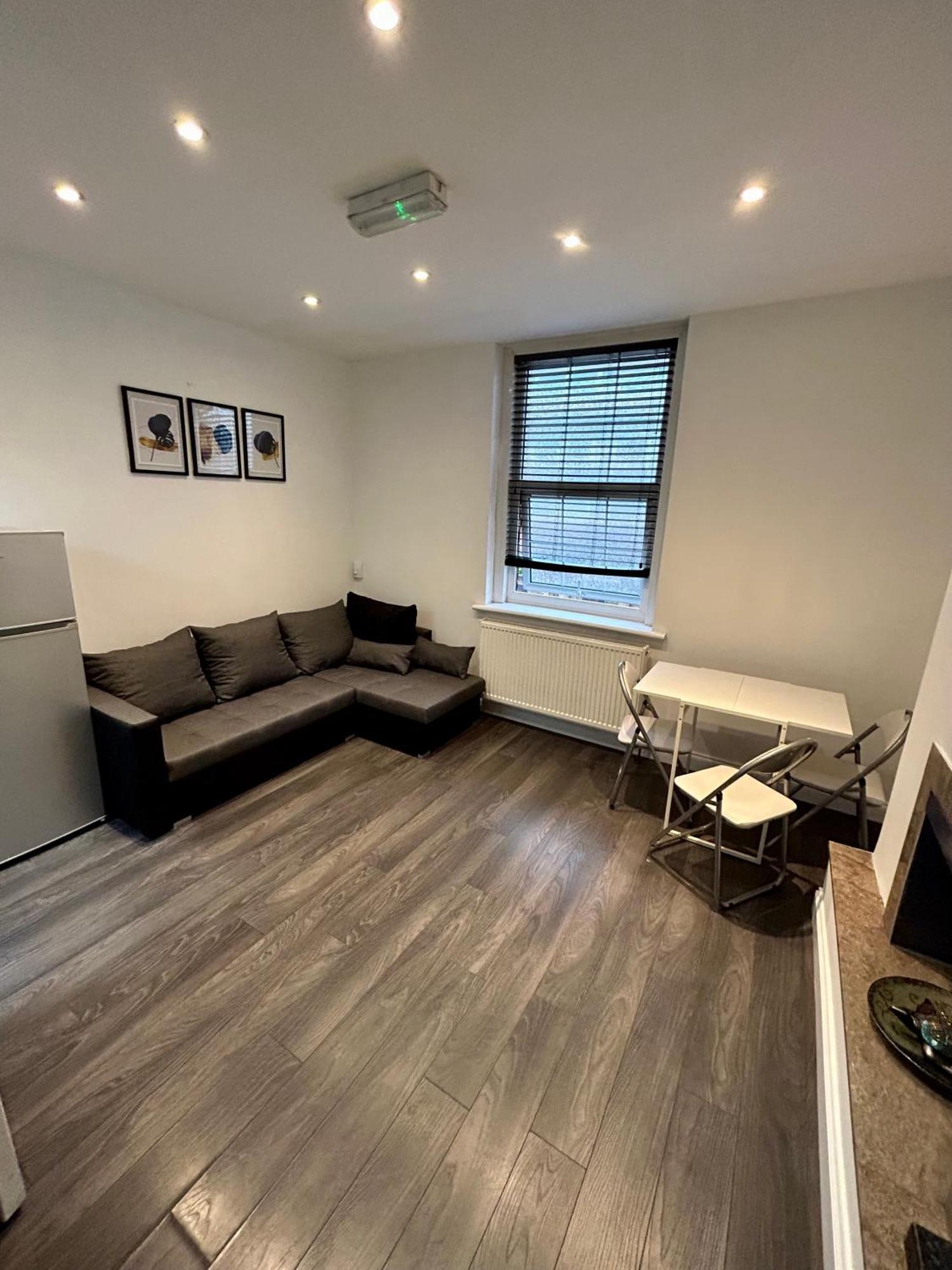 Apartment Cozy And Convienient London